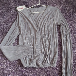 Top - Jättesnyggt och skönt,  st M , aldrig använt 