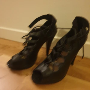 Klackskor - 3 st klackar, 300 kr för alla tre