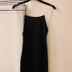 2 st klänningar - Båda för 150kr. Str S.