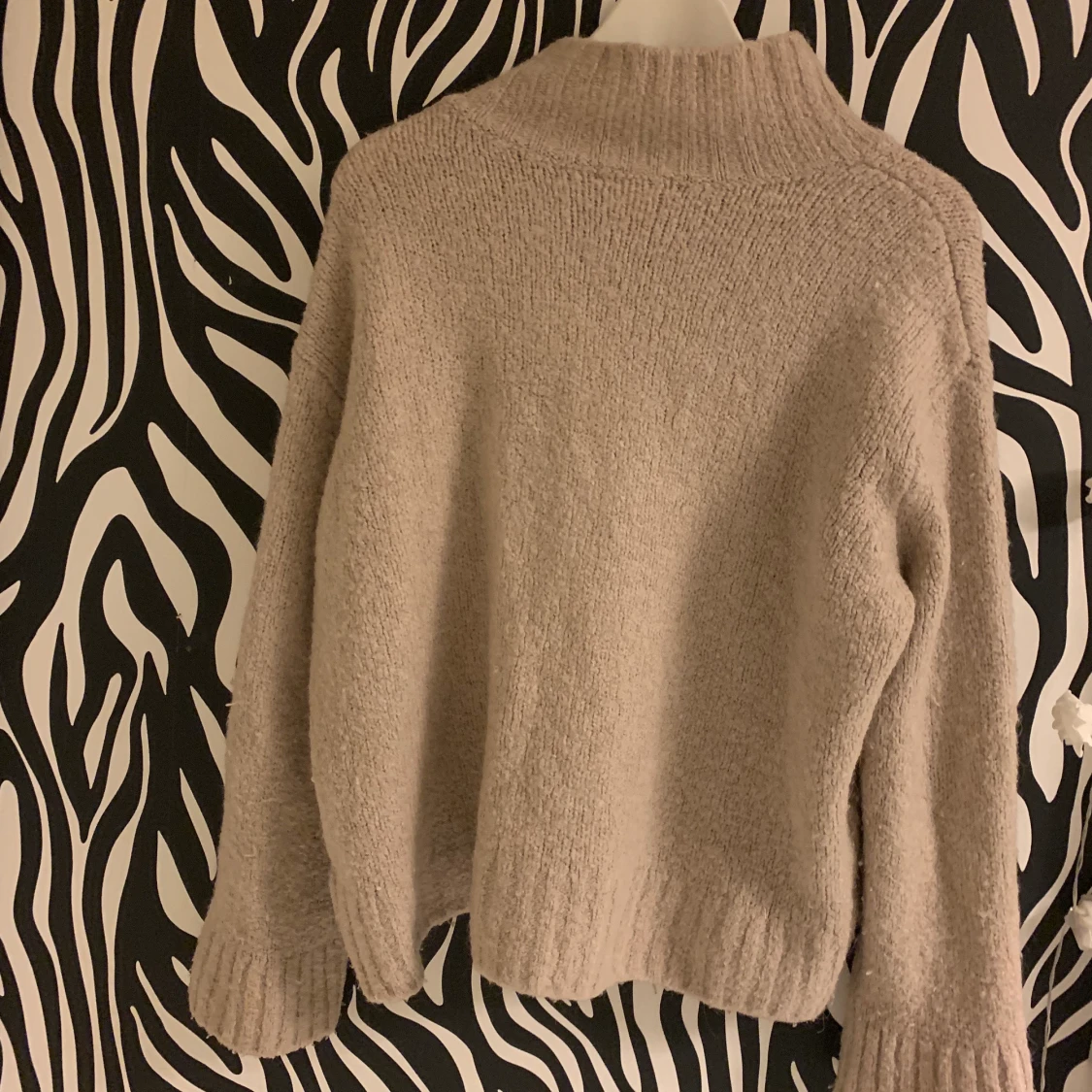 Stickad tröja från hm  - 90