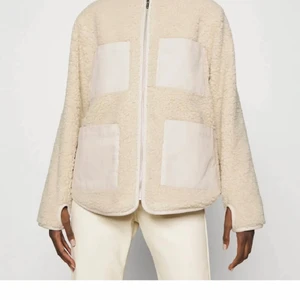 Carin wester söker  - Söker denna I storlek 36...betalar bra 