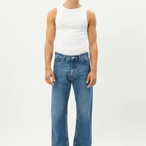Weekday Space Straight Jeans - https://www.weekday.com/en_sek/men/jeans/product.space-relaxed-straight-jeans-blue.0828122018.html Space Relaxed Straight Jeans 28/32 Deep blue