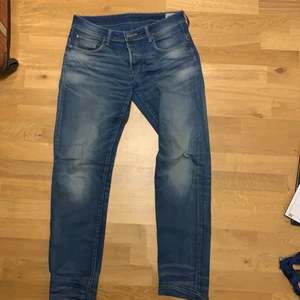 Gstar jeans  - Gstar 3301 W: 31, L: 32. Egentligen jeans för män men funkar på mig som lågmidjade pösiga jeans 