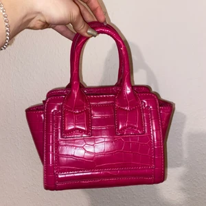 Handväska från zara - Köpt i somras, men endast använda ca 5 gånger. Bra skick