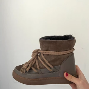 Inukiii - Säljer dessa inukkiis i storlek 38 som jag köpte förra vintern. Endast använda ett fåtal gånger och är därför i väldigt bra skick! 