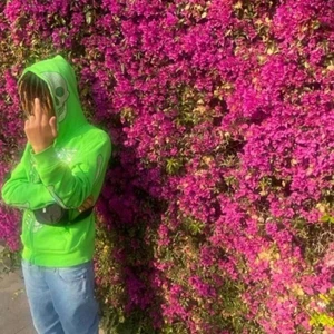 Y2k skellet - Letar efter skellet hoodie eller y2k kläder i storlek M-L