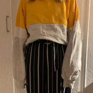Skön sweatshirt.  - Pris+ frakt 66kr eller kom och hämta. 
