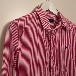 Ralph Lauren - Rosa/vit randig skjorta. Knappt använd.