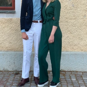 Byxdress - Mörkgrön byxdress från prettylittlething i storlek 34, köparen står för frakten!