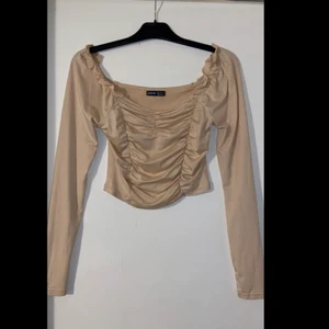 Topp - Säljer denna toppen, använd några gånger. Storlek: M