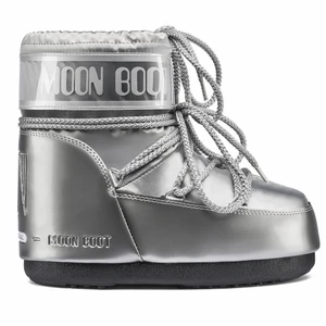 Moonboots - Jag har ett par silvriga låga moonboots använda använda ca en månad innan jag tröttnade på dem. Jag skulle därför vilja byta mina med någon som har moonbootsen på bild 2 eller 3💞byter endast med någon som har de i storlek 35-38🥰kan tänka mig sälja vid bra bud