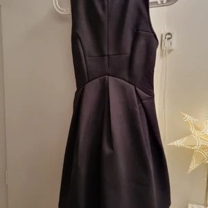 Elly pistol klänning - Tjockt tyg , aldrig använd, skater modell :) 