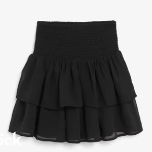 Fin volangkjol går o använda som topp - Fin volangkjol, säljer pga vill ha pengar den förra personen som ville köpa sluta svara mig! Budet börjar från 171