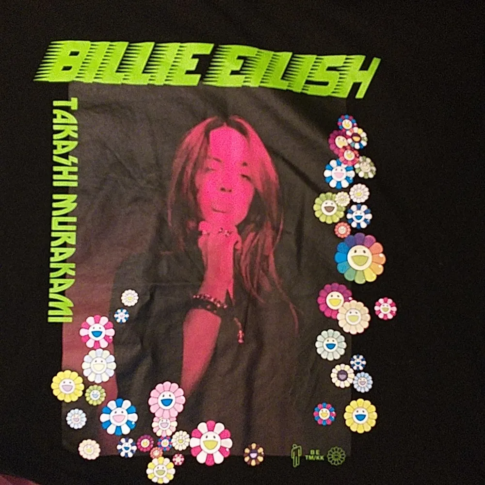 En supersnygg Billie eilish t-shirt. Aldrig använd och köpt här på plick❣i toppen skick! Hör av dig . T-shirts.