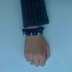 Armband med stjärnor  - Blått jeansarmband med stjärnor på💙 