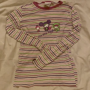 söt tröja med tryck - säljer denna super söta långärmade tröjan som inte längre kommer till användning. Barnstorlek (140) Men passar mig som S men såklart även för mindre storlekar. (Står på lapp att det går göra till större). Köparen står för frakt! 💕