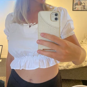 Vit topp - Vit top från nakd. Aldrig använd 💕💕