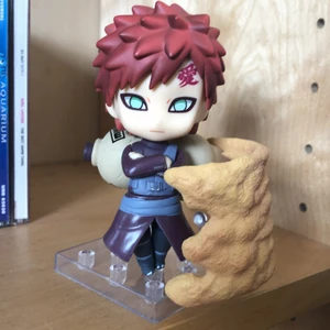 Gaara nendroid från naruto - Gaara nendroid köpt för några månader sedan. Det är inte en riktig nendroid men den ser helt vanlig ut. Det finns några skrapor, därför har jag sänkt priset på produkten. Jag köpte den på amazon för 310kr. 