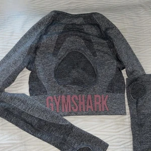 Gymshark  - Helt oanvänd tröja från gymshark i storlek xs, endast testad, pris kan vi komma överens om däremot inte under 200kr