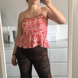 MÖNSTRAT LINNE Amecrombie & Fitch - Fint sommarlinne från Abecrombie & Fitch. Tunt och mjukt material. Strl XS men passar bra på mig som som brukar köpa M💓💓