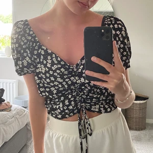 Topp - Säljer denna söta toppen, toppen skick! Storlek S