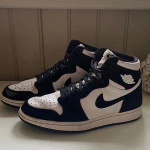 Nike air jordan 1 high twist - Air jordan 1 high twist i storlek 38. Hyfsat skick och går att fixa till bättre! Skriv om du vill ha fler bilder eller har frågor. kan fraktas eller mötas upp i Stockholm:) 