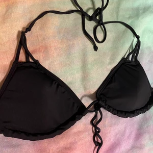 Bikinitopp  - Använd 1 gång, strl S från gina tricot. Köparen står för frakt ☺️