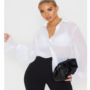 Vit mesh skjorta från PLL - I nyskick och UK strl 10 (strl 38)! Möts Sthlm eller frakt för 40kr💕