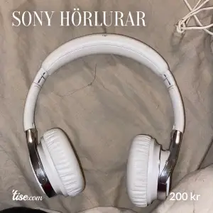 Jätte bra Sony hörlurar. Dom fungerar utan några problem. Köparen står för frakten. Om det blir mer intresserade så blir det budgivning.