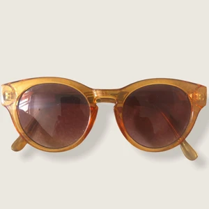 Solglasögon transparenta orangea bruna topshop - Runda solglasögon från topshop. Mycket gott skick!