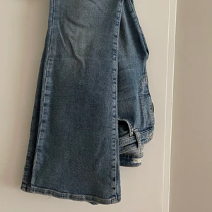 Jeans  - Bootcut jeans från Gina Tricot. Storlek 38 med väldigt skön stretch. Köparen står för frakt. 