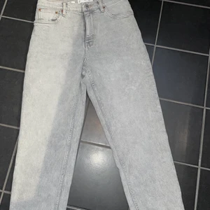Jeans - Jeans från mango (mom jeans fit). Aldrig använda. 