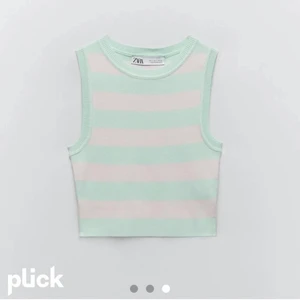 Zara Topp💗💚 - Säljer den här jättefina toppen från zara då det tyvärr inte kommit till användning. Storleken är S men är stretchig så funkar bra som både XS och M också😁(inte mina bilder)