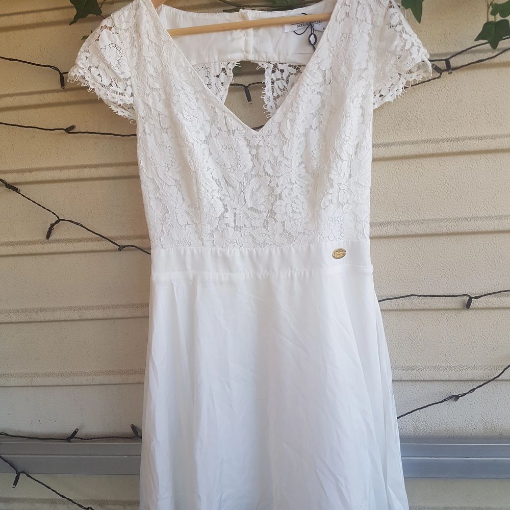 Vit spetsklänning från Bubbleroom | Plick Second Hand