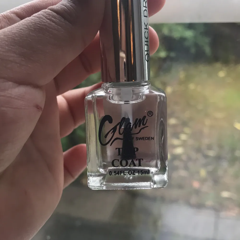 top coat, 15 ml, märket är glam of sweden, använd 1 gång så den är som ny. quick dry , 21 kr ink frakt. Accessoarer.