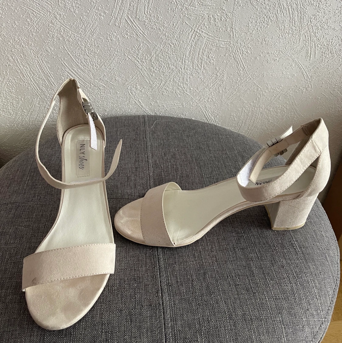 Elfenbensvita klackar  - 90