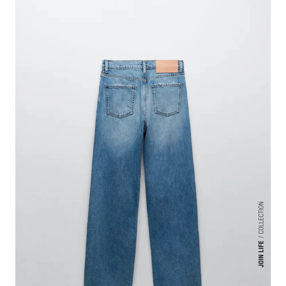 Skit snygga zara jeans i storlek 36, använda en gång. Budgivning om flera är intresserade och köparen står för frakten 💕. Jeans & Byxor.