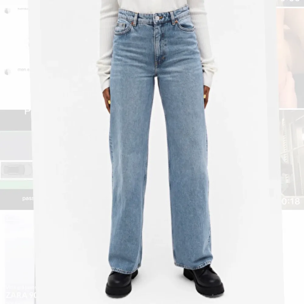 Ljusa jeans från Monki i modellen Yoko, storlek 29. Jättefina men används aldrig, endast använda 1-2 gånger. Nypris 400kr, säljer för 300☺️. Jeans & Byxor.