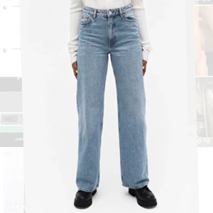 Monki jeans - Ljusa jeans från Monki i modellen Yoko, storlek 29. Jättefina men används aldrig, endast använda 1-2 gånger. Nypris 400kr, säljer för 300☺️