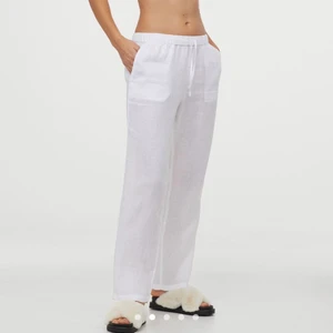 Linnebyxor  - Säljer dessa slutsålda linnebyxor från HM i strl S! Helt oanvända med lappen kvar! 