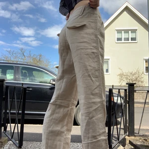 Lågmidjade linnebyxor  - Så fina låga linnebyxor ifrån Koton , skick 10/10 köparen står för frakt  , bud på 280kr