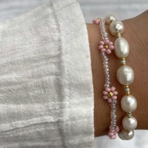 Smycken  - Säljer liknande smygen egengorda💖💖💖 Det går jättebra att komma med egna förslag på kombinationer armband 50kr och halsband 100kr pris kan dock diskuteras💖💖💖💖