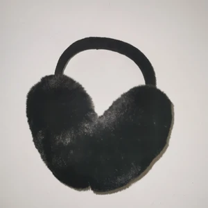 Svarta öronmuffar  - Använda 2 gånger. Frakt tillkommer. 
