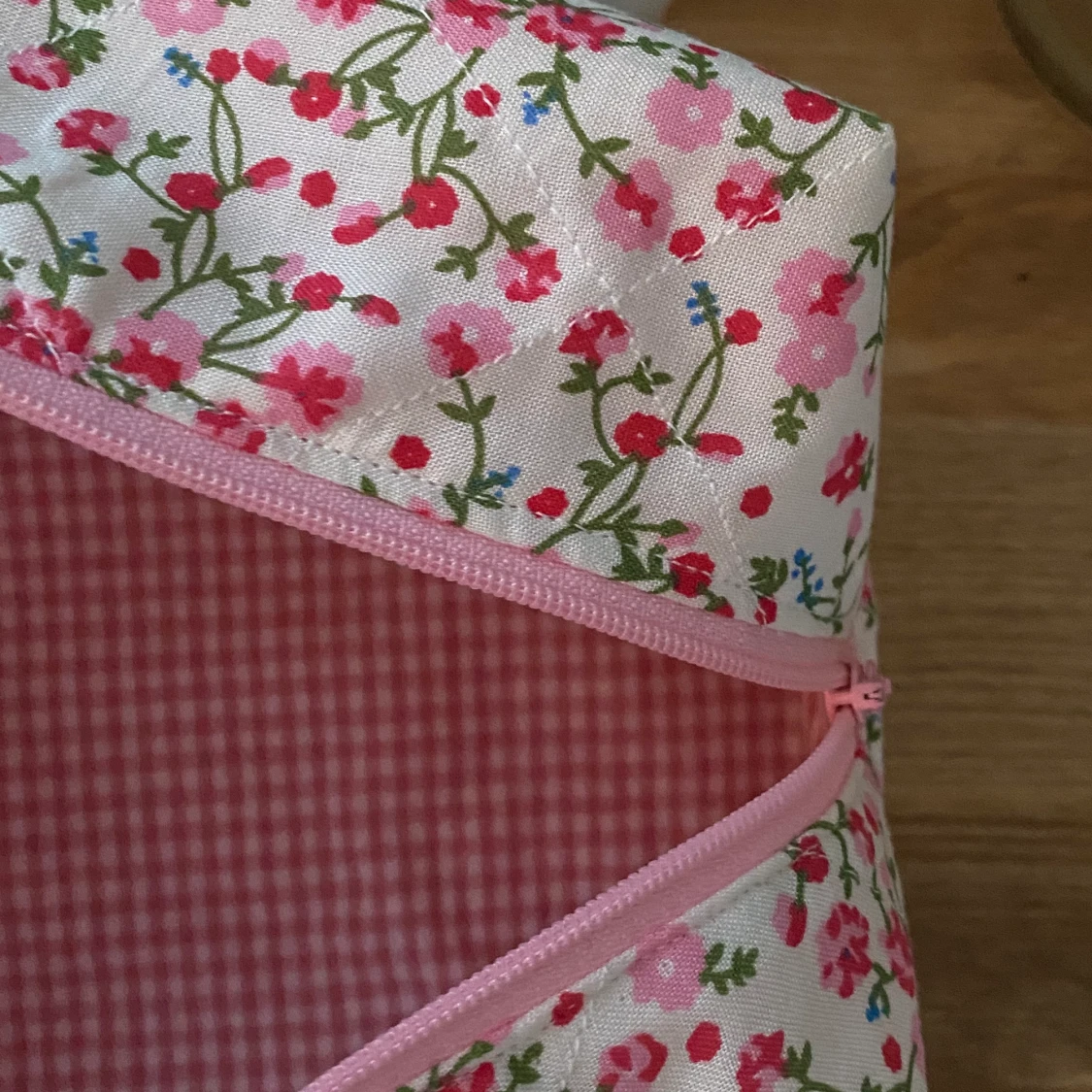 Blommig necessär  - 90