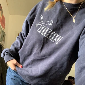 Puma sweatshirt  - Bra skick. Köpt på urban outfitters för ca 500kr nypris. Nu är det så pass många intresserade så buda i kommentarerna från 180kr exkluderat frakt✨✨✨ avslutas ONSDAG 5/5 