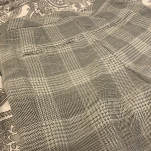 Rutiga byxor - Utsvängda byxor från hm, använt bara en gång. Är 165 och är okej i längd. Fråga frågor❤️