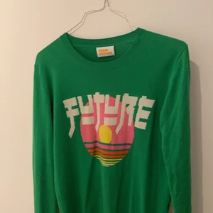From future tröja - Säljer min from future tröja som är så snygg då jag har flera liknande! Jätteskönt material och passar till mycket❤️