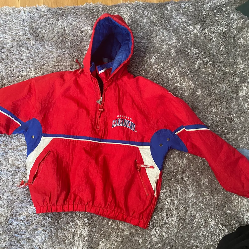 Sports jacket from the 90’s in great condition. Fits a little bit oversize. . Jackor.