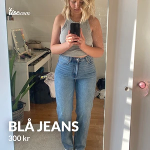 Blå jeans - 4 fickor, (är 170cm lång) perfket i längd på mig, köpt för 400kr på H&M för ca 6 mån sedan men tyvärr var använda fåtal gånger 