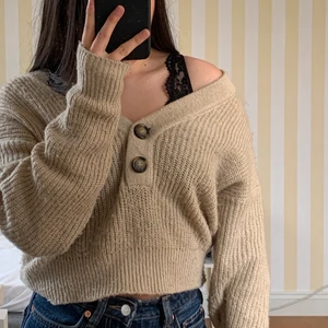 Stickad tröja - Säljer denna superfina stickade tröja från HM. Storlek XS, fraktar eller möts upp i Göteborg! 